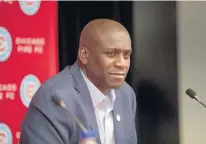  ?? RAQUEL ZALDIVAR/CHICAGO TRIBUNE ?? Ezra Hendrickso­n, the new coach of the Chicago Fire, speaks at a news conference Monday.