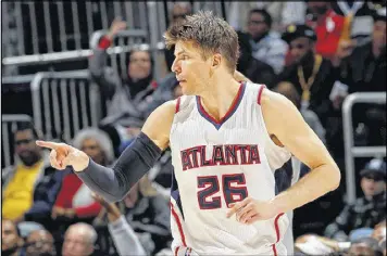  ?? KEVIN C. COX / GETTY IMAGES ?? Lessons from Kyle Korver’s journeys have carried over to basketball. The result: Korver leads the league in 3-point shooting percentage.