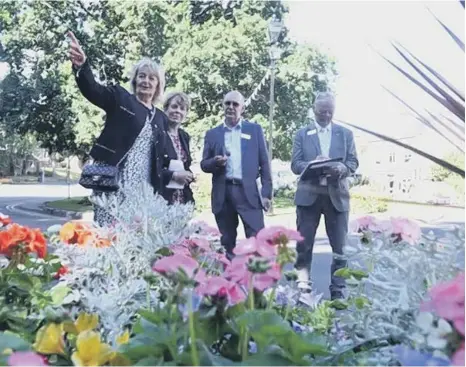  ?? ?? From left, Joan Atkinson and Pauline Johnson, of Washington in Bloom, with RHS judges Ian Beaney and Dale Hector.