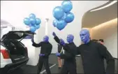  ?? PROVIDED TO CHINA DAILY ?? Blue men entertain fans with balloons during a promotiona­l event in the Guangzhou Opera House.