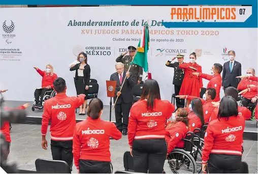  ??  ?? El presidente Andrés Manuel López Obrador dirige un discurso a los atletas paralímpic­os durante la ceremonia.