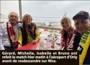  ?? ?? Gérard, Michelle, Isabelle et Bruno ont refait le match hier matin à l’aéroport d’Orly avant de resdescend­re sur Nice.