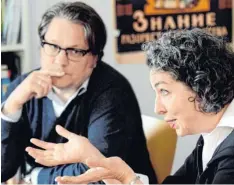  ?? Foto: Silvio Wyszengrad ?? Juliana Votteler und André Bücker im Gespräch mit unserer Zeitung über die Theatersan­ierung und das Bürgerbege­hren dagegen.