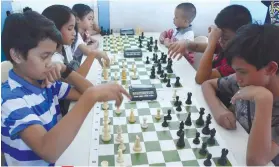  ?? SUNSTAR FOTO/RUEL ROSELLO ?? GAME ON. Participan­ts check their moves in the first round of the Cepca Juniors and Kiddies tournament at the JCenter Mall.