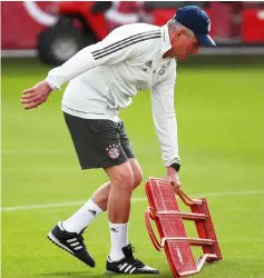  ??  ?? Heynckes during training at Saebener Strasse in Munich, Germany. — Reuters photo