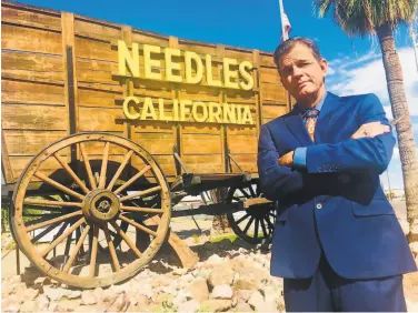  ?? Photos by John Glionna / CalMatters ?? Needles Mayor Jeff Williams, who carries a 9mm Glock pistol, feels more kinship with nearby Arizona.