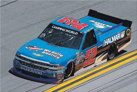  ?? SARAH CRABILL
NASCAR PHOTOS ?? Stewart Friesen (52) practicing in his Chevrolet pickup at Daytona Internatio­nal Speedway in this February 2018 file photo.