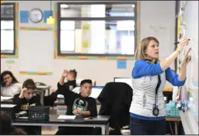  ?? RJ SANGOSTI — DENVER POST FILE ?? Karen Giesler teaches seventh- grade science at Prairie Heights Middle School in Evans on Nov. 1, 2019. A study found defined goals and collaborat­ion keys to helping turn the school around.