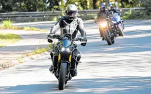  ?? FOTO: J UDITH MICHAELIS/ DPA ?? Unfall auf geführter Motorradre­ise:
Ein Sturz allein begründet keinen Reisemange­l. Das Oberlandes­gericht Stuttgart wies die Schadeners­atzklage einer Krankenver­sicherung ab.