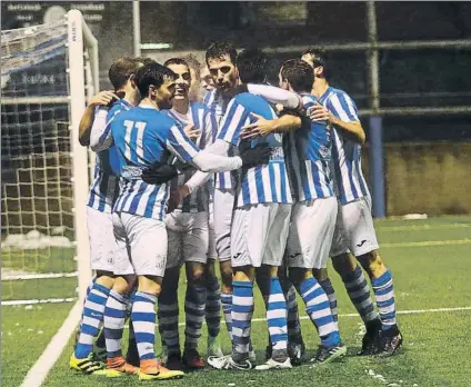  ?? FOTO: UNCITI ?? El Beasain celebra uno de los goles anotados esta temporada en Loinaz