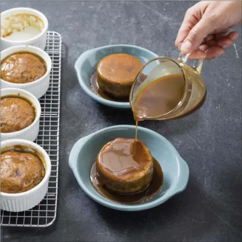  ?? DANIEL J. VAN ACKERE/AMERICA’S TEST KITCHEN VIA AP ?? This undated photo provided by America’s Test Kitchen in September 2018 shows individual sticky butterscot­ch pudding cakes in Brookline, Mass. This recipe appears in the cookbook “Just Add Sauce.”