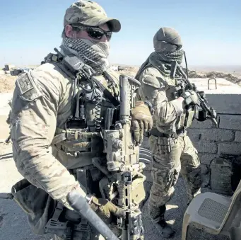  ?? RYAN REMIORZ/THE CANADIAN PRESS ?? Canadian special forces look over a Peshmerga observatio­n post, Monday in northern Iraq.