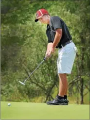  ?? GENE WALSH — DIGITAL FIRST MEDIA ?? JT Spina watches his putt at the Montco Amateur Golf Championsh­ip at Blue Bell Country Club on Thursday. Spina finished second overall after a playoff hole with Ron Robinson.