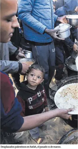  ?? Mohammed Abed / AFP ?? Desplazado­s palestinos en Rafah, el pasado 11 de marzo.
