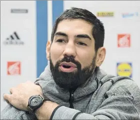  ?? FOTO: AP ?? El central francés Nikola Karabatic, ayer durante una rueda de prensa en Berlín