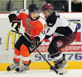  ?? TYLER BROWNBRIDG­E/The Windsor Star files ?? Essex forward Matthew Hebert, left, is checked by Dresden’s Dede Cato
in junior C hockey action at the Essex Centre Sports Complex.