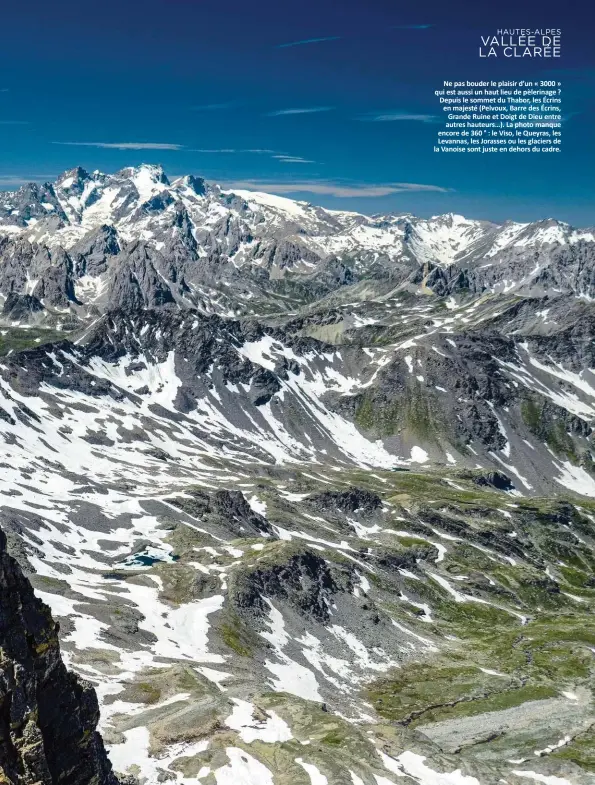  ??  ?? Ne pas bouder le plaisir d’un « 3000 » qui est aussi un haut lieu de pèlerinage ? Depuis le sommet du Thabor, les Écrins en majesté (Pelvoux, Barre des Écrins, Grande Ruine et Doigt de Dieu entre autres hauteurs…). La photo manque encore de 360 ° : le Viso, le Queyras, les Levannas, les Jorasses ou les glaciers de la Vanoise sont juste en dehors du cadre.