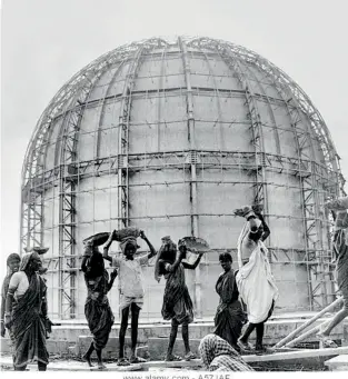  ??  ?? Constructi­on of the Bhabha atomic reactor under way