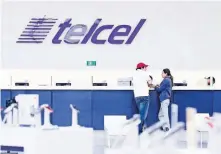  ??  ?? Telefónica, AT&T, Totalplay, Televisa y Axtel conforman un bloque para que Telcel tenga mayores limitacion­es en la licitación de la banda de 2.5 GHz.