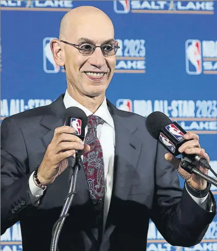  ?? FOTO: AP ?? Adam Silver, Comisionad­o de la NBA, en una imagen de archivo de una rueda de prensa celebrada en 2019