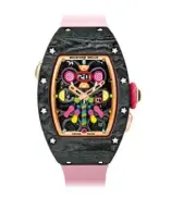  ??  ?? Richard Mille RM 37-01 Automático Cerise. 52.65 x 34.40 x 13.08, carbono TPT, automático, esfera con decoración tipo dulces, edición limitada.