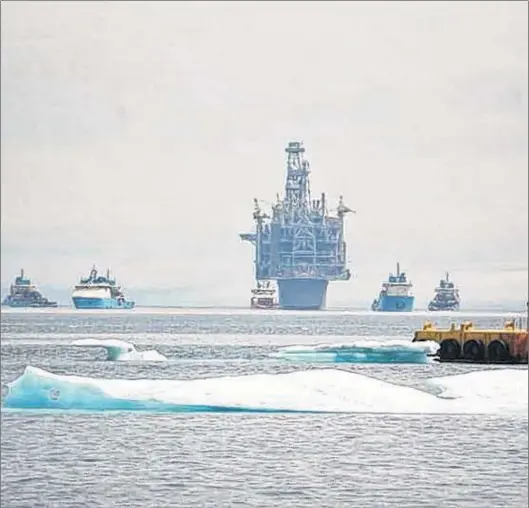  ??  ?? The Hebron oil rig as it was towed from Bull Arm to the Grand Banks last year.