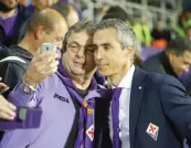  ??  ?? Paulo Sousa, 45 anni, selfie con un tifoso