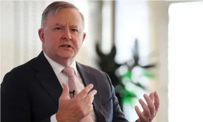  ??  ?? Labor party leader Anthony Albanese says the coronaviru­s has shown Australia needs to improve its pandemic preparatio­ns and establish a national CDC. Photograph: Dean Lewins/AAP