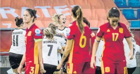  ?? FOTO: EFE ?? La imagen lo dice todoLa Roja pagó muy caro la falta de definición en el choque de cuartos de final frente a Austria y la fortuna tampoco le acompañó desde el punto de penalti