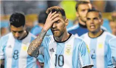  ?? FOTO: AFP ?? Lionel Messi wusste nach dem Spiel, was Argentinie­n nun droht.