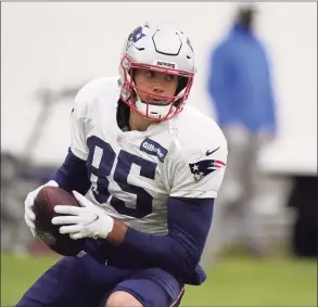  ?? Steven Senne / Associated Press ?? New England Patriots tight end Hunter Henry runs with the ball during practice on Wednesday in Foxborough, Mass.