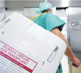  ?? FOTO: DPA ?? Im vergangene­n Jahr ist die Zahl der Organspend­er auf ein Rekordtief gesunken.