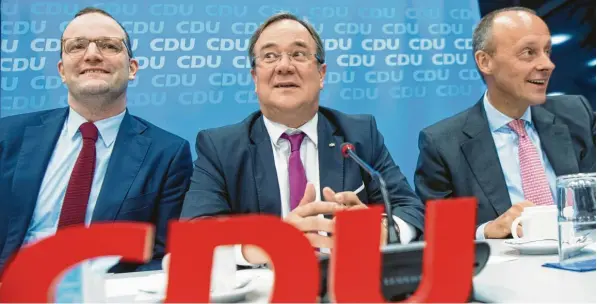  ?? Foto: Federico Gambarini, dpa ?? Drei Männer für die Union (von links): Jens Spahn, Armin Laschet und Friedrich Merz. Sie haben die besten Chancen auf die Kanzlerkan­didatur.