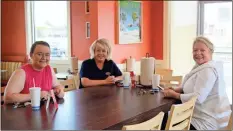  ?? / Kevin Myrick ?? Chamber Executive Director Blair Elrod, City of Rockmart’s Stacey Smith, and DAPC President Missy Kendrick had a short wait together for the first meals ordered from Captain D’s in Rockmart on Saturday.