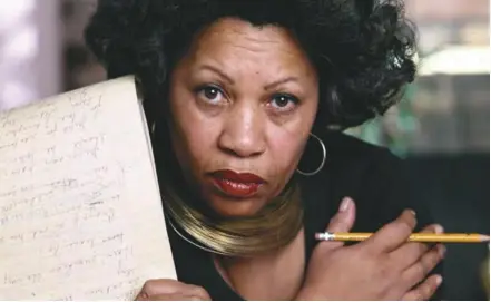  ??  ?? To remember this world is to create it … Toni Morrison in 1979.