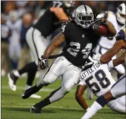  ?? NHAT V. MEYER – STAFF PHOTOGRAPH­ER ?? Ex-Raiders runner and Oakland native Marshawn Lynch (24) has reached an agreement with the Seahawks and will come out of retirement, according to an ESPN report,