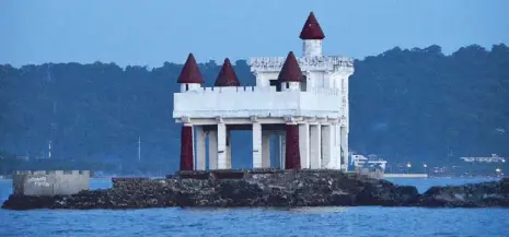  ??  ?? Sunset cruisers will be intrigued by the presence of the White Castle in the middle of Subic Bay.