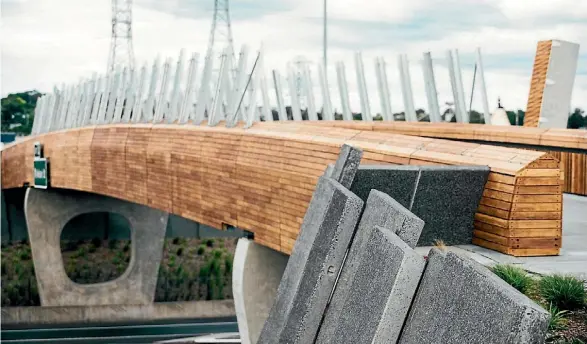  ??  ?? Taumanu Reserve Bridge in Onehunga has won an internatio­nal architectu­re award.