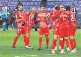  ?? FOTO: EFE ?? Quini celebra con sus compañeros el segundo gol del partido en el José Zorrilla