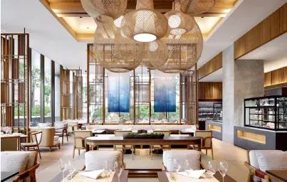  ??  ?? Silk Road Dining fuses the best of Eastern and Western cuisines in an open kitchen.
The King Guest Room is inspired by traditiona­l Japanese houses in Nara.