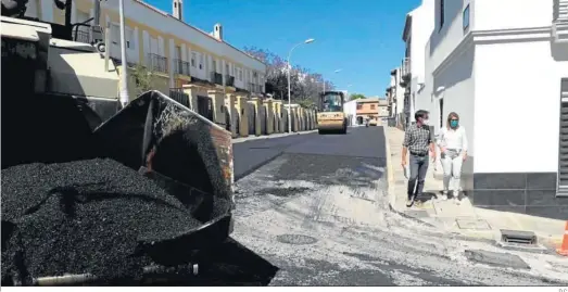  ?? D.C. ?? Trabajos de asfaltado realizados recienteme­nte en la urbanizaci­ón Cerro del Águila.