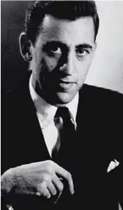  ??  ?? E compagnia bella J.D. Salinger (1919-2010) è uno degli autori presenti nella lista, stilata dal giornalist­a inglese Andrew Taylor, dei libri che hanno cambiato il mondo. Nell’altra pagina, Marco Missiroli.
