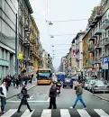  ??  ?? Alcuni luoghi meta delle «passeggiat­e antropolog­iche». Dall’alto: via Paolo Sarpi, a Chinatown; piazzale Segesta con la Torrazza, San Siro; uno scorcio di via Padova