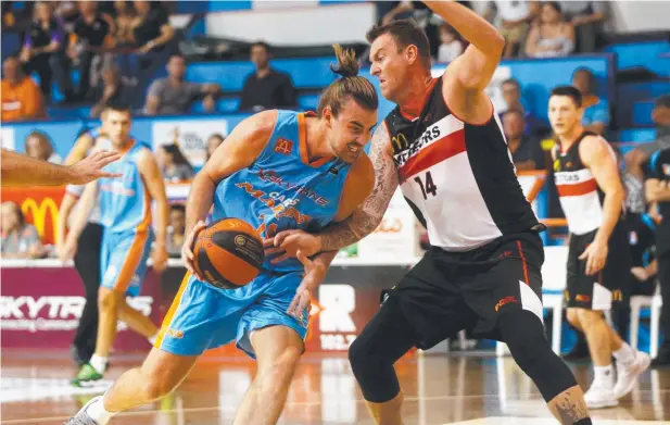  ?? Picture: STEWART McLEAN ?? MAKING AN IMPACT: Marlin Caleb Davis goes up against Mackay's Cameron Tragardh in Round 2 of the QBL.