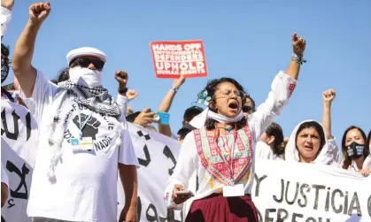  ?? ?? Protesters at Cop27 wear white in solidarity with murdered and jailed environmen­t defenders around the world. Photograph: Anadolu Agency/Getty Images