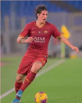  ?? LAPRESSE, GETTY ?? Mercato
Da sinistra Nicolò Zaniolo, 20 anni, Lorenzo Pellegrini, 23, e Matteo Politano, 26, oggi all’Inter