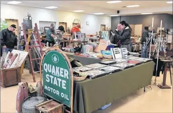  ?? WENDY ELLIOTT ?? Dealers at the annual Antique and Collectibl­e Sale in New Minas expressed pleasure at the turn out on March 17. The popular show at the Millett Centre was also a fundraiser for cemetery upkeep.