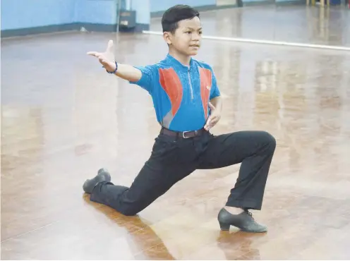  ?? SUNSTAR FOTO/ALLAN TANGCAWAN ?? PATH TO SUCCESS. Fourteen-yearold Niño Salve hopes to finish his Marine Engineerin­g degree through dancesport­s.