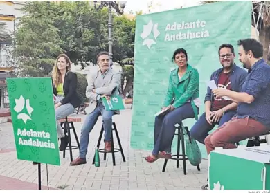  ?? SAMUEL VEGA ?? Cierre de campaña de Adelante Andalucía, ayer en la plaza de las Angustias.