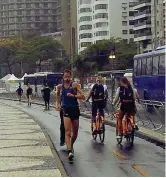  ??  ?? Sotto la pioggia Alex Schwazer si allena sotto la pioggia per le strade di Rio: tutto inutile, il Tas non lo farà partecipar­e ai Giochi e lo ha fermato per 8 anni